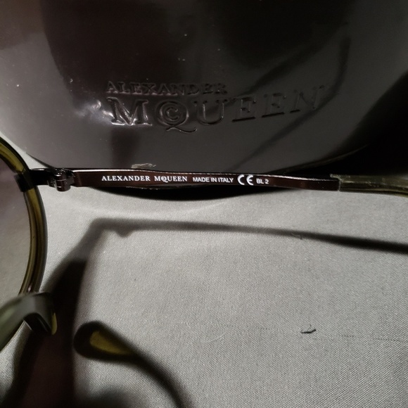 Mens Alexander Mcqueen Sunglasses - Picture 3 of 3
